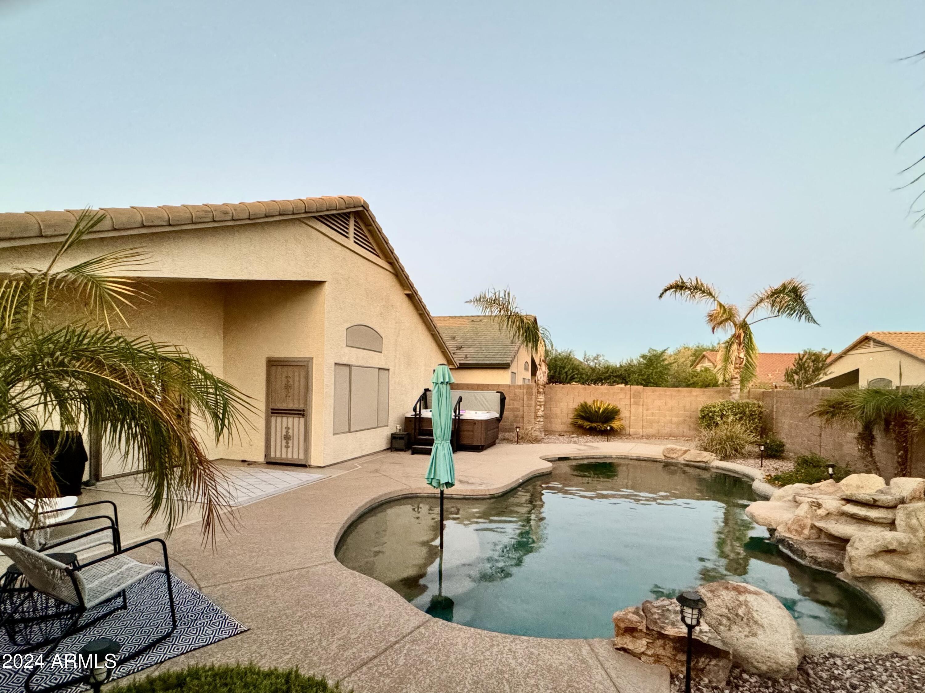 2321 W HEDGEHOG Place