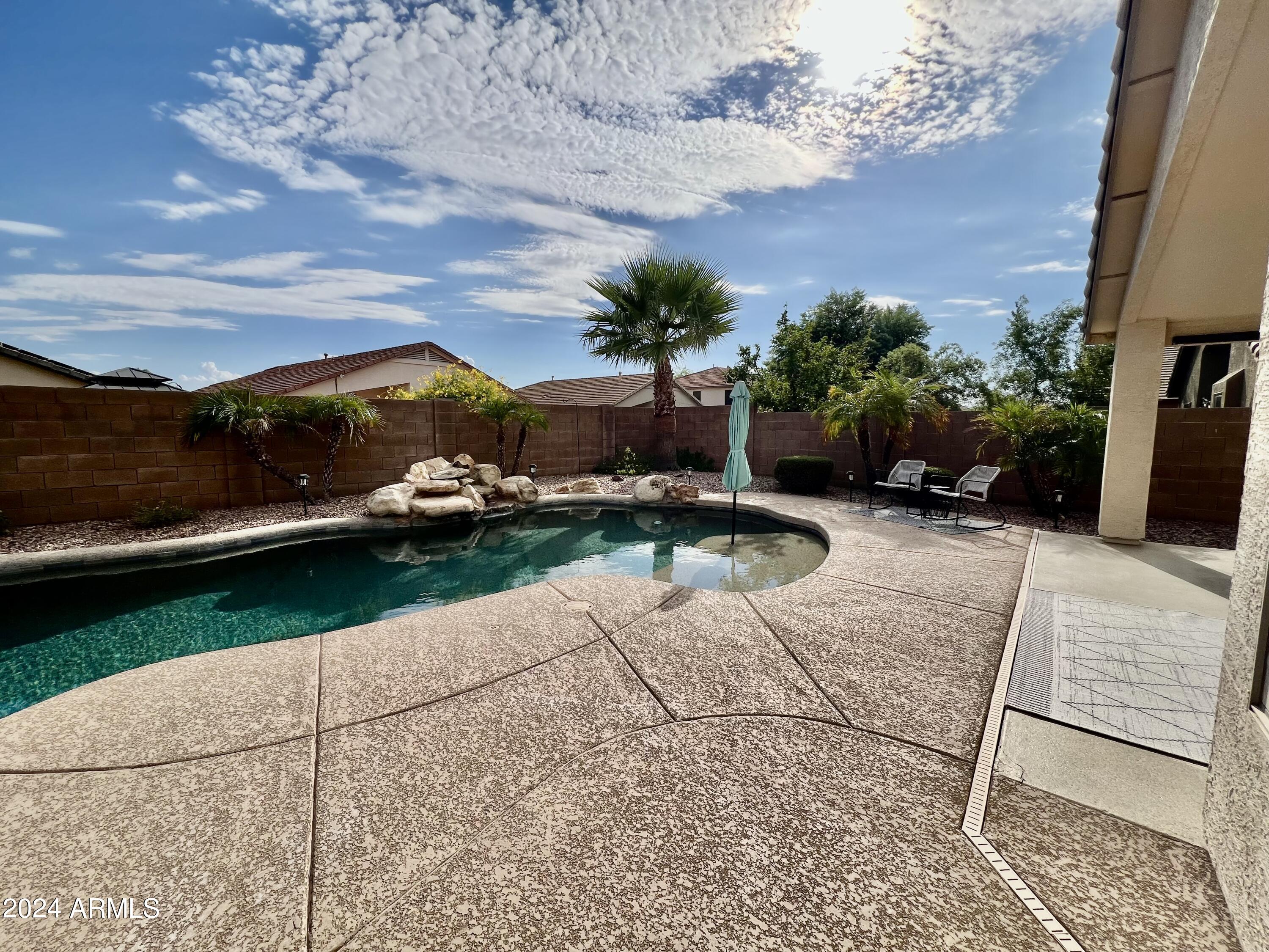2321 W HEDGEHOG Place