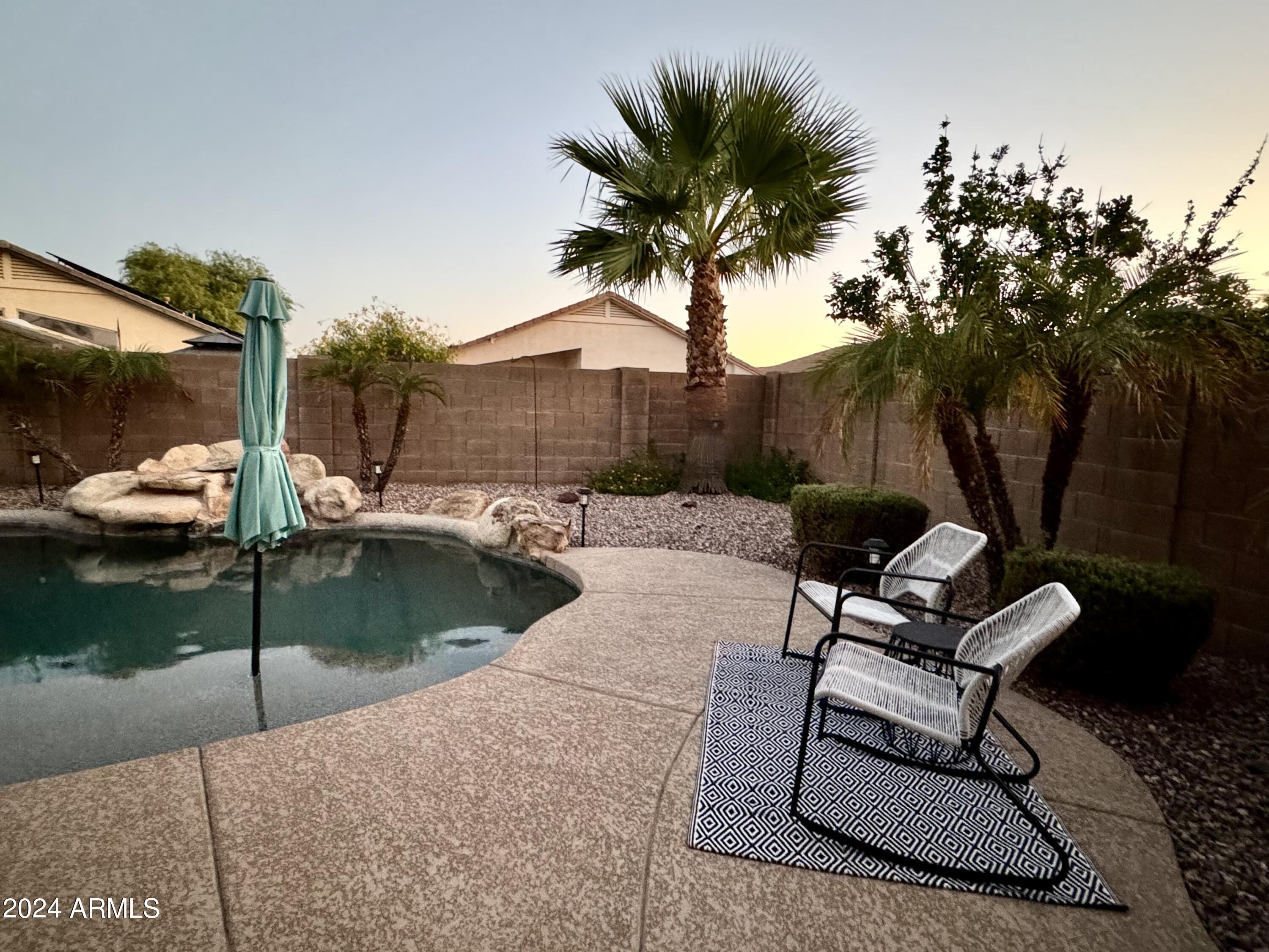2321 W HEDGEHOG Place