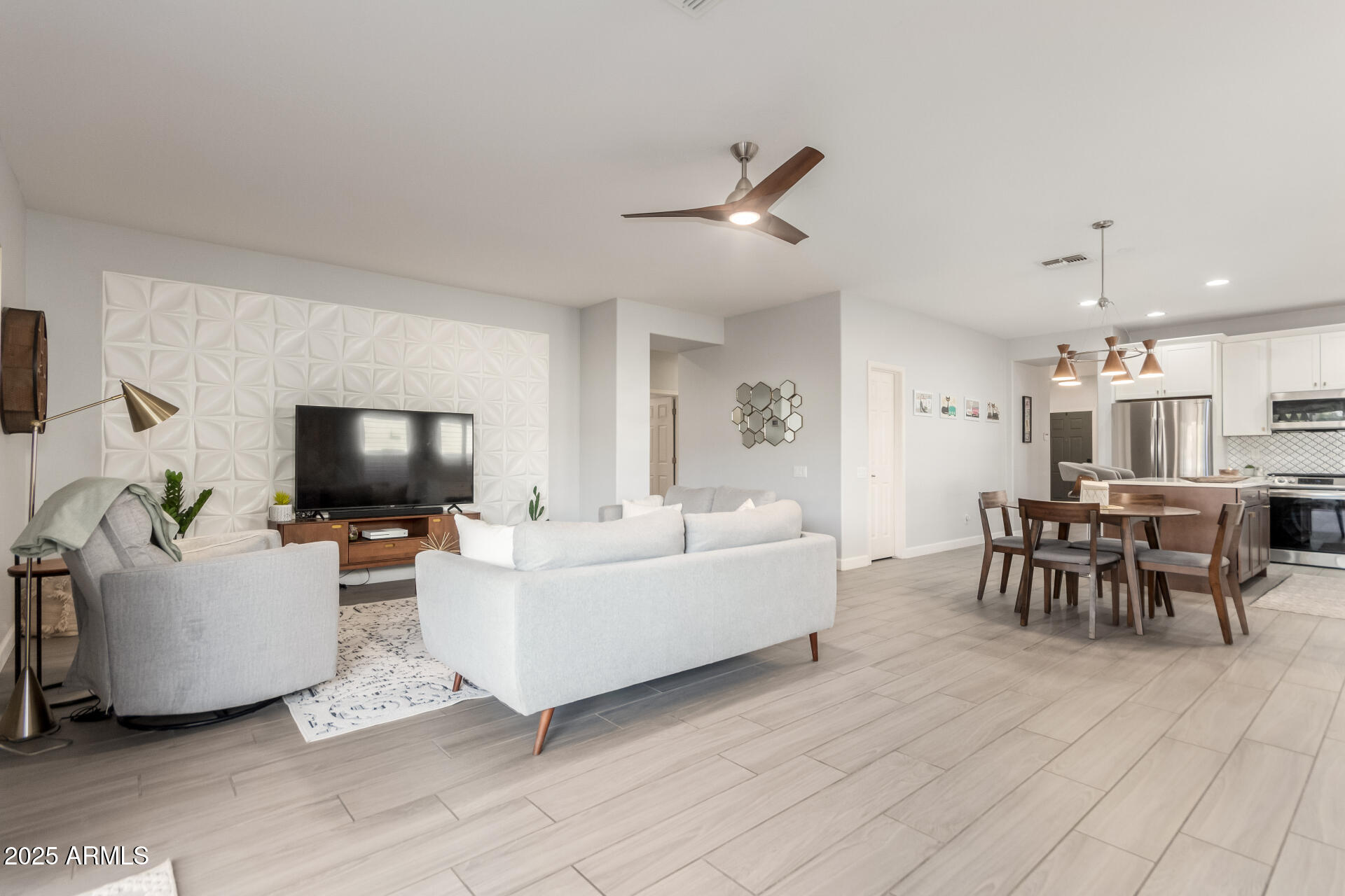 5113 W Molly Lane