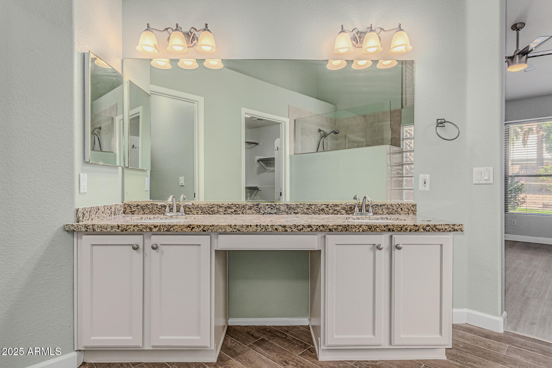 6410 W BUCKSKIN Trail