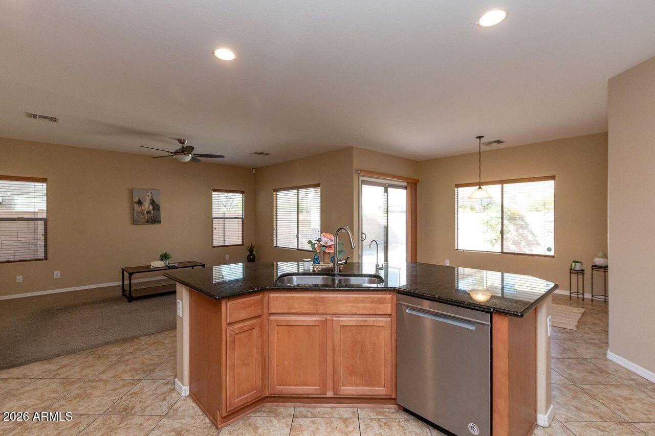 2526 W DESERT VISTA Trail