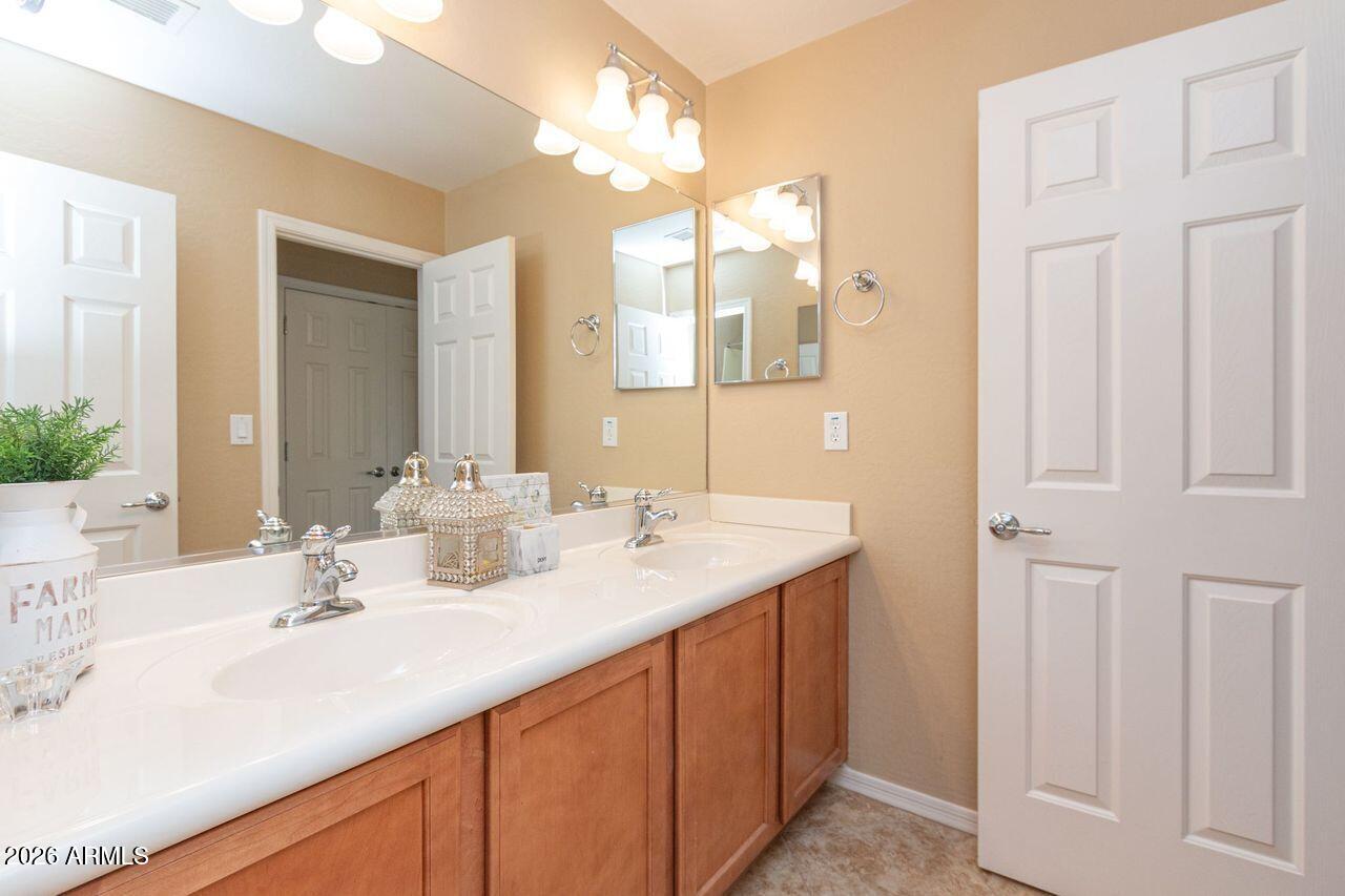 2526 W DESERT VISTA Trail