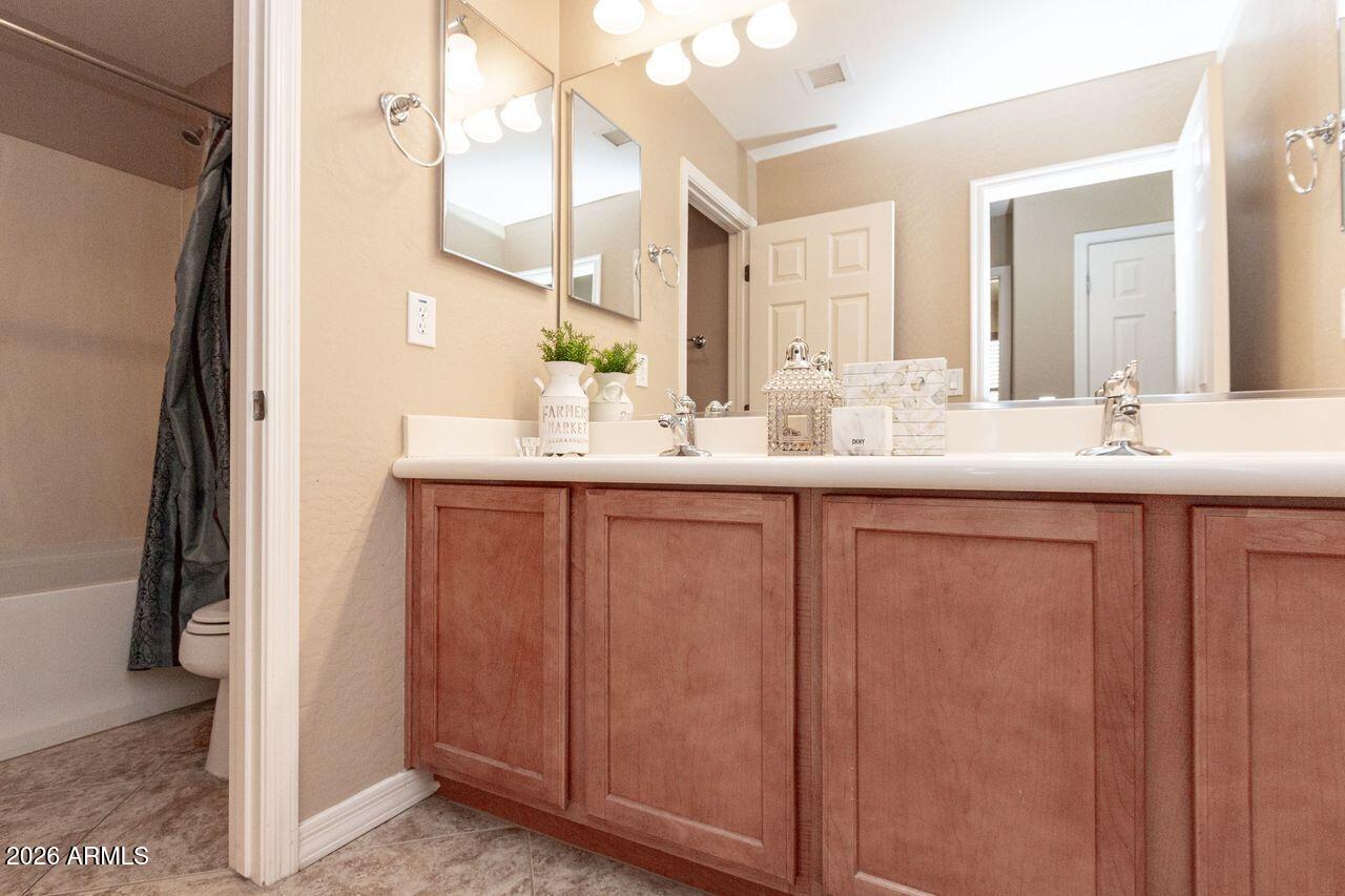 2526 W DESERT VISTA Trail