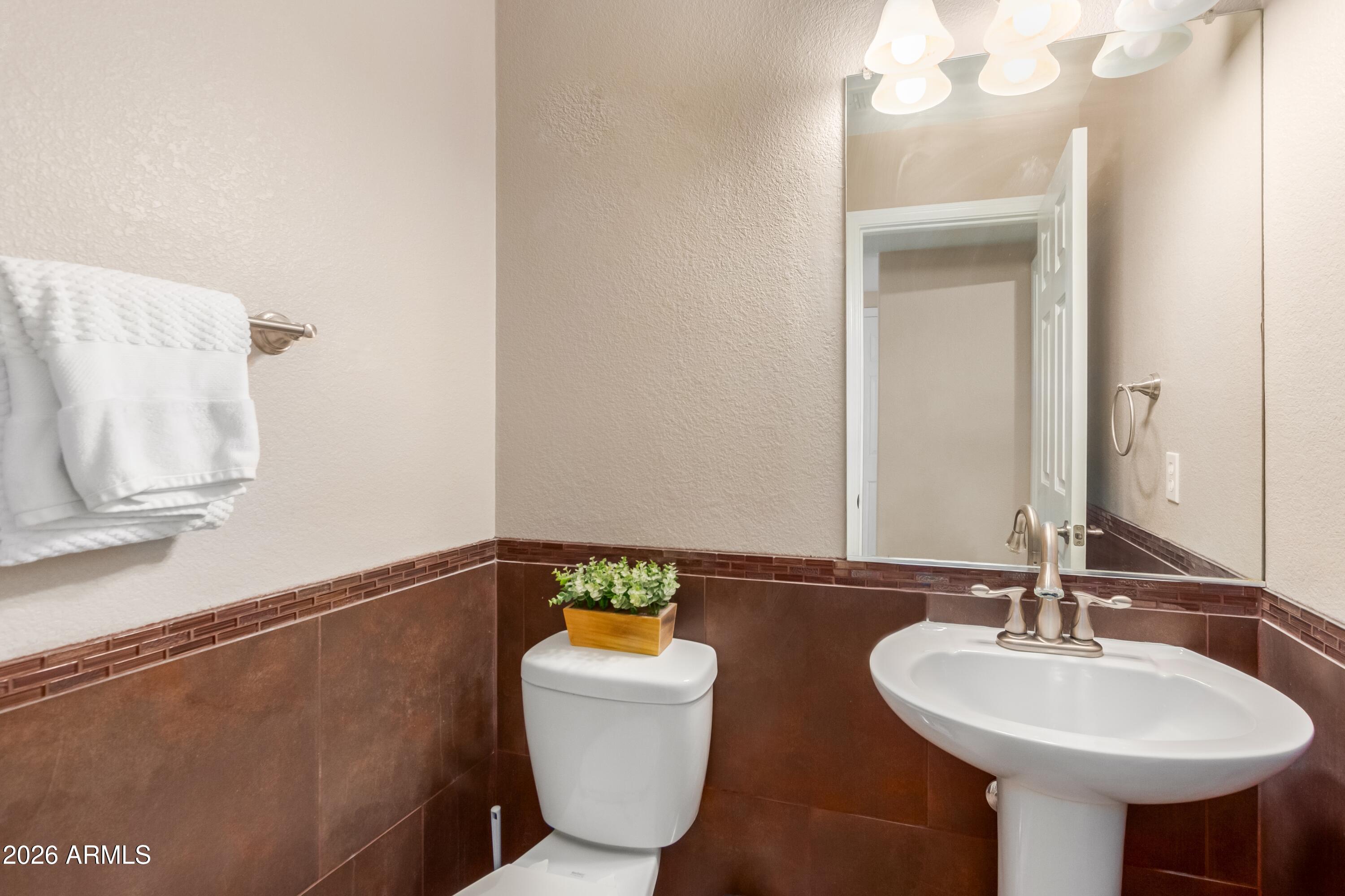 3219 W Molly Lane