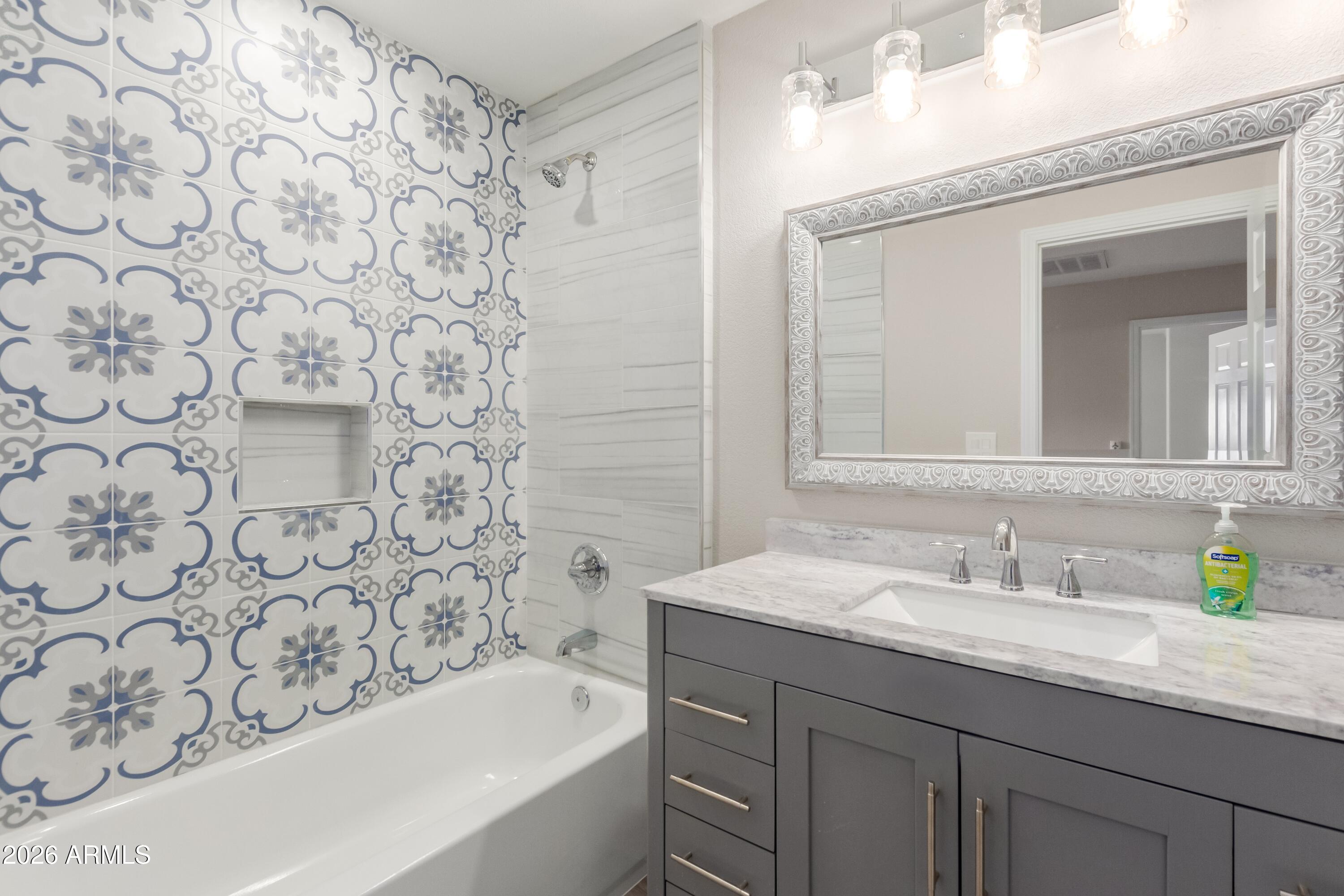 3219 W Molly Lane