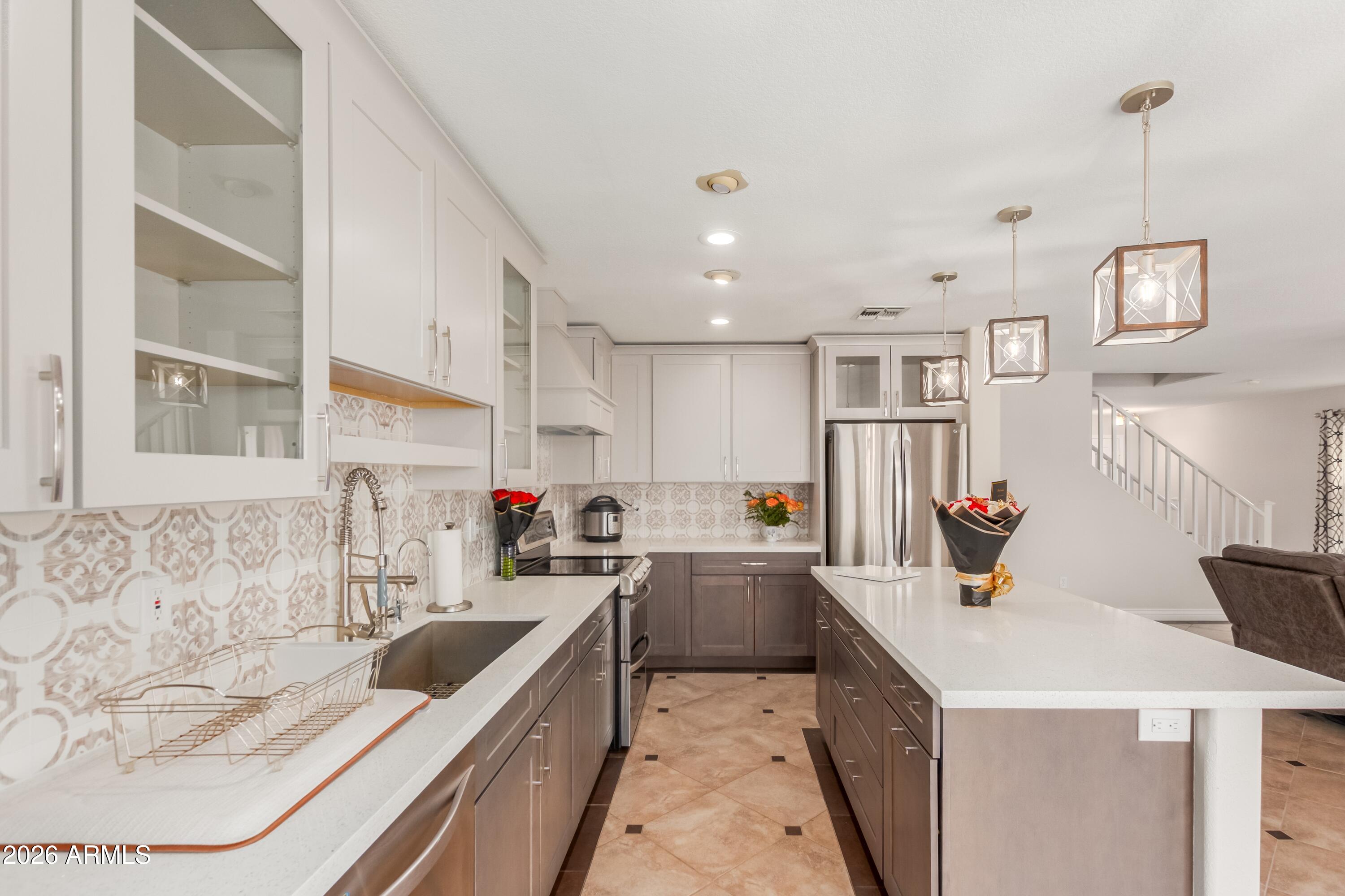 3219 W Molly Lane