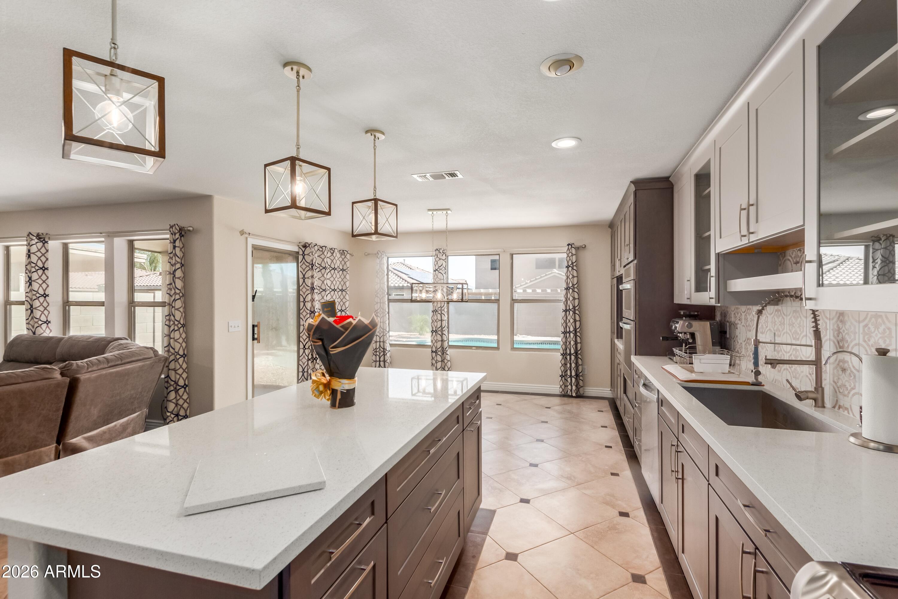 3219 W Molly Lane