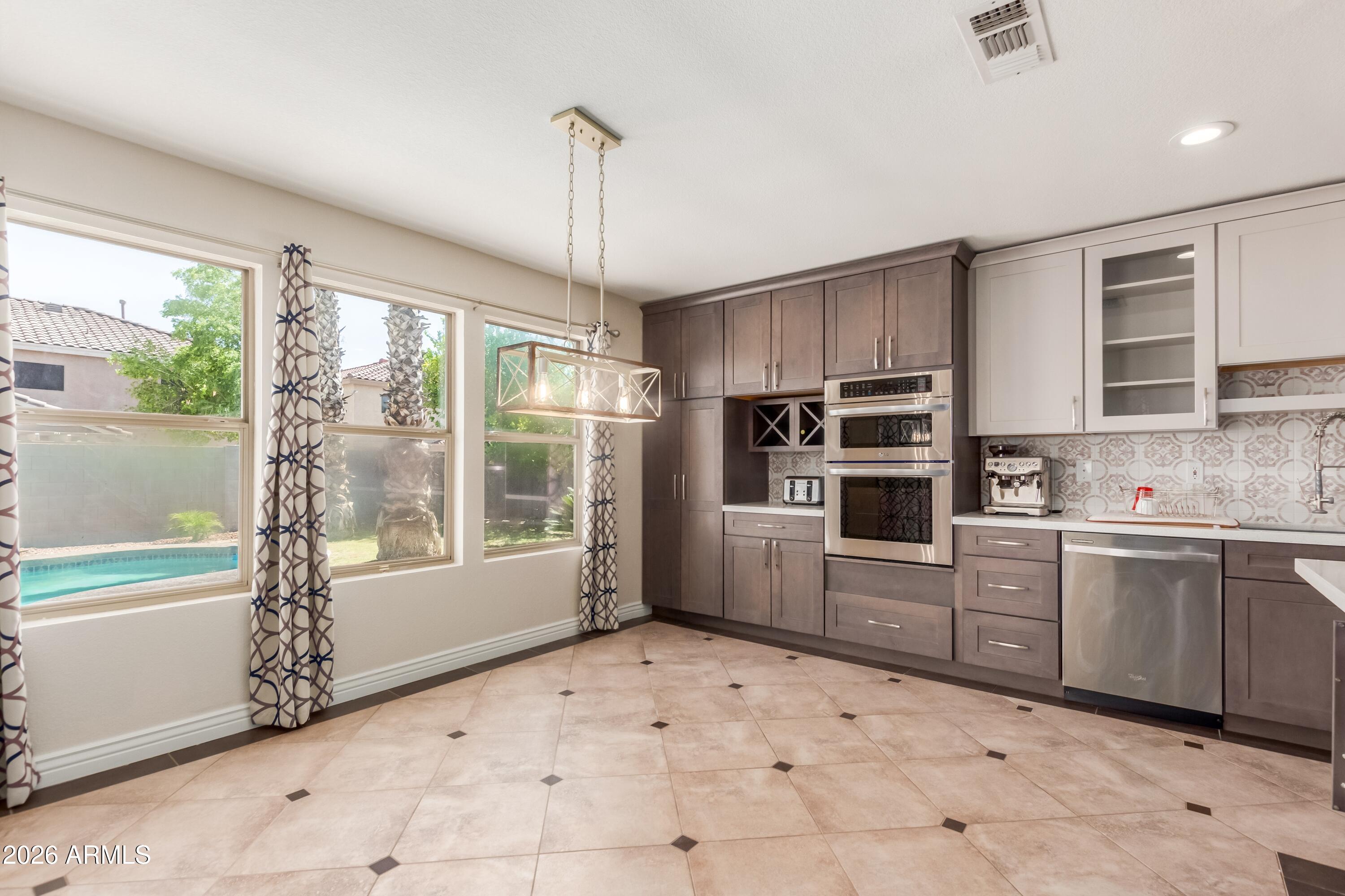 3219 W Molly Lane