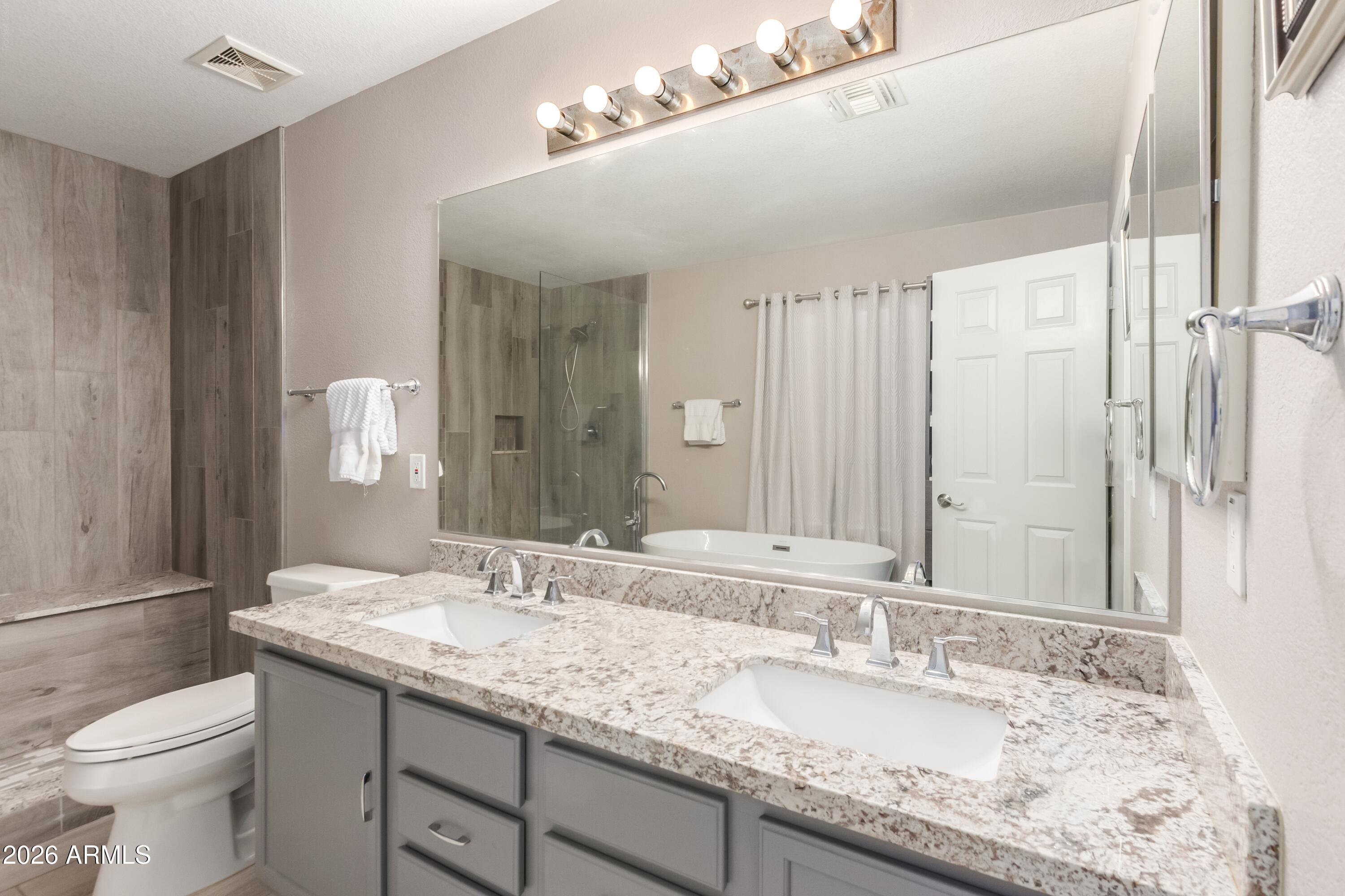 3219 W Molly Lane