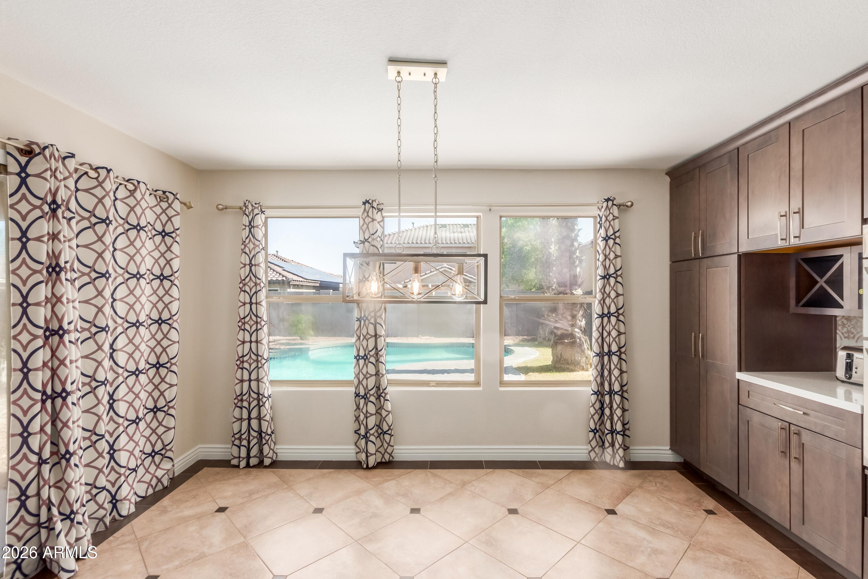 3219 W Molly Lane