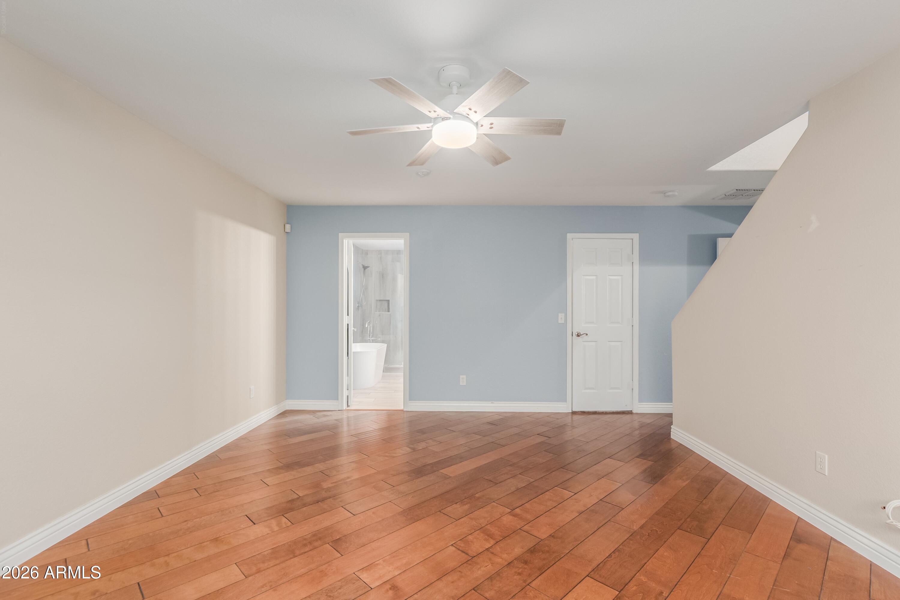 3219 W Molly Lane