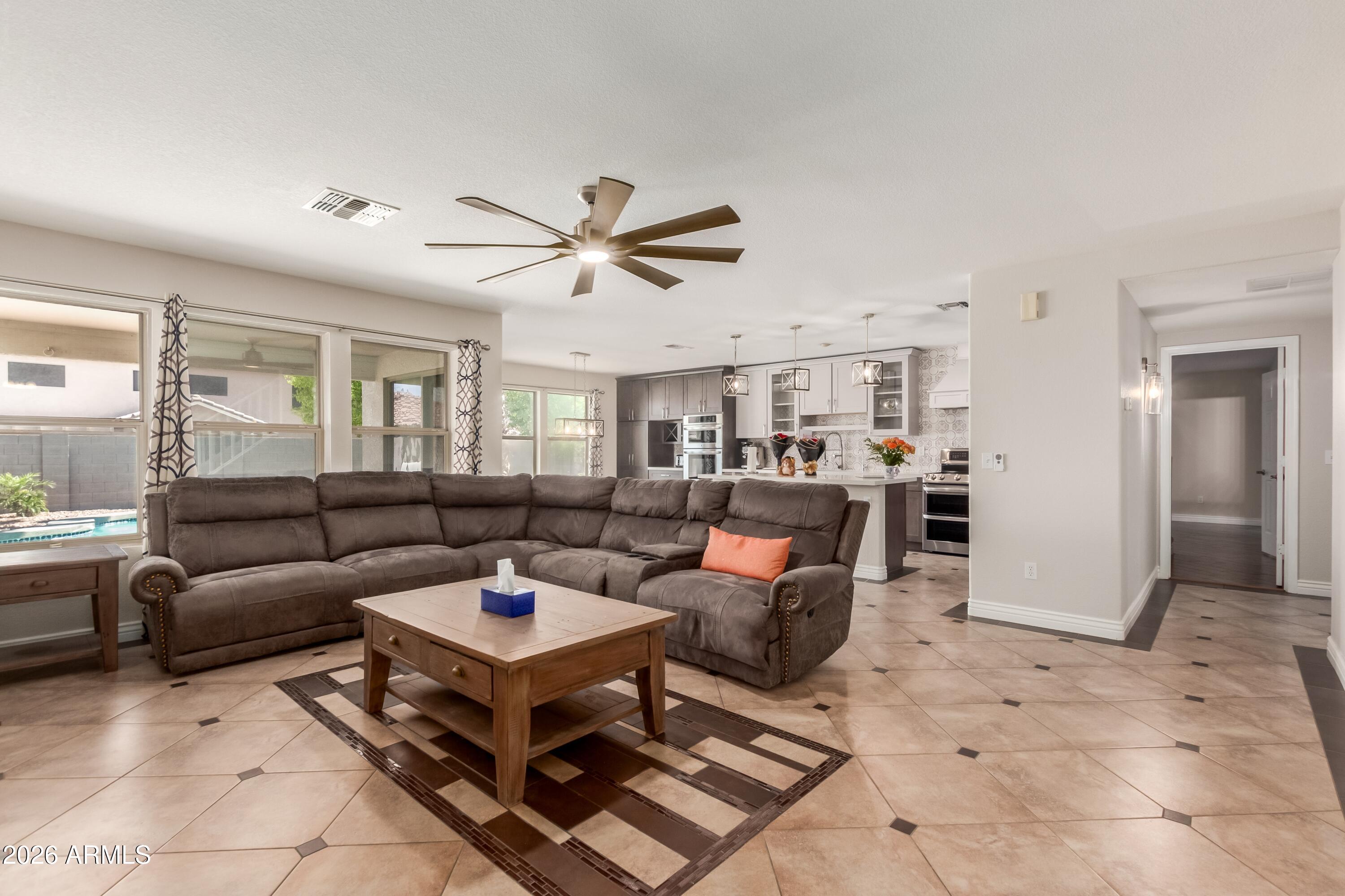 3219 W Molly Lane