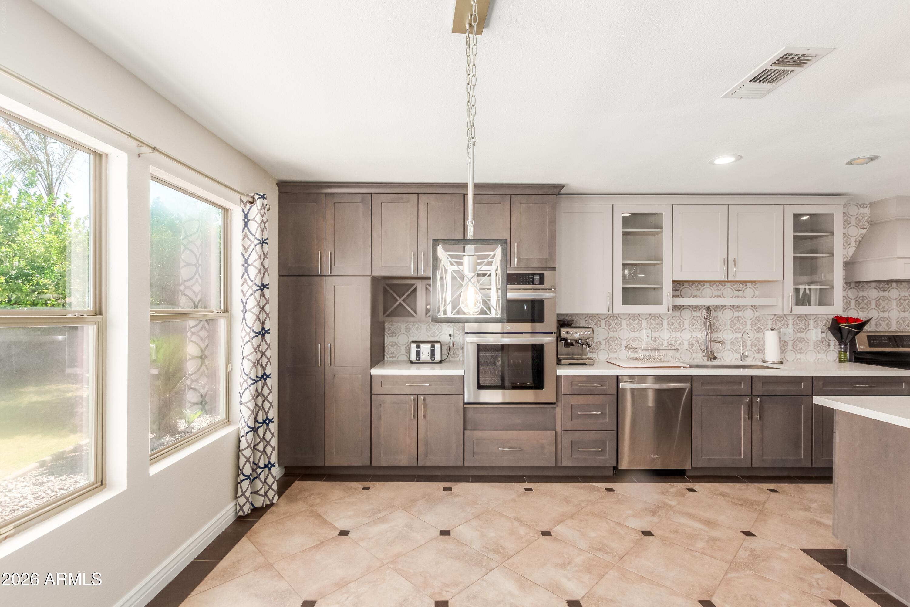 3219 W Molly Lane