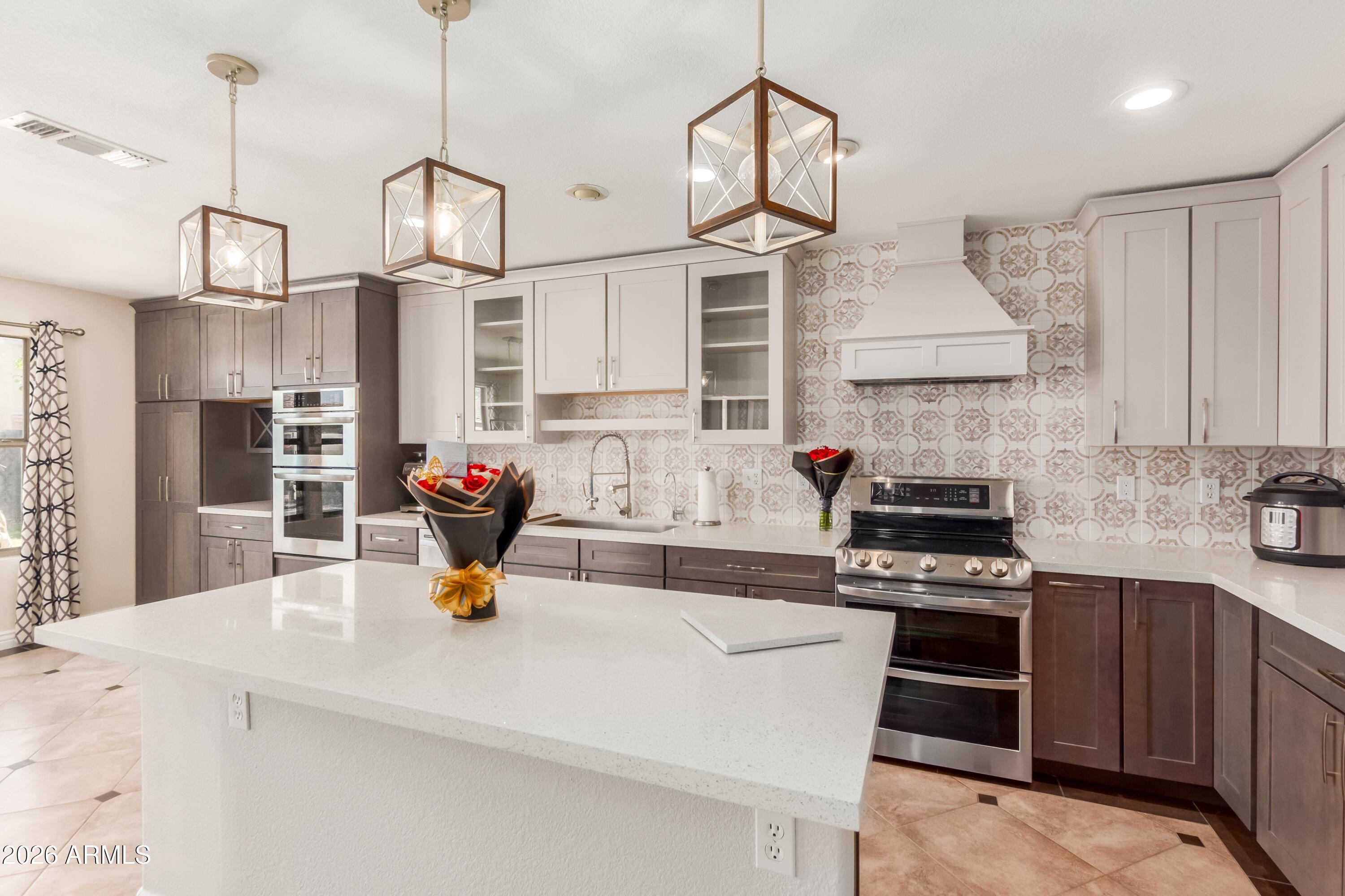 3219 W Molly Lane