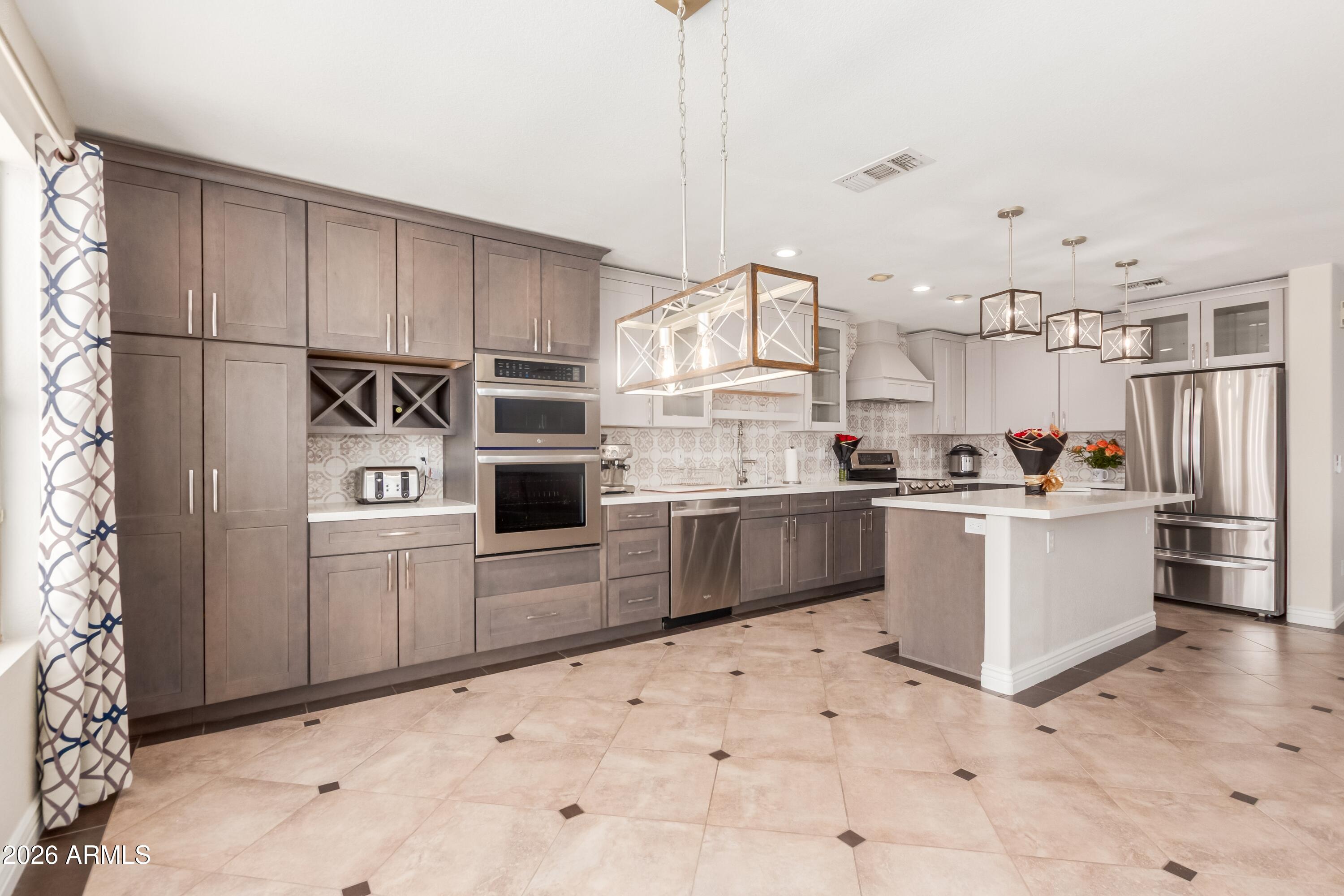 3219 W Molly Lane