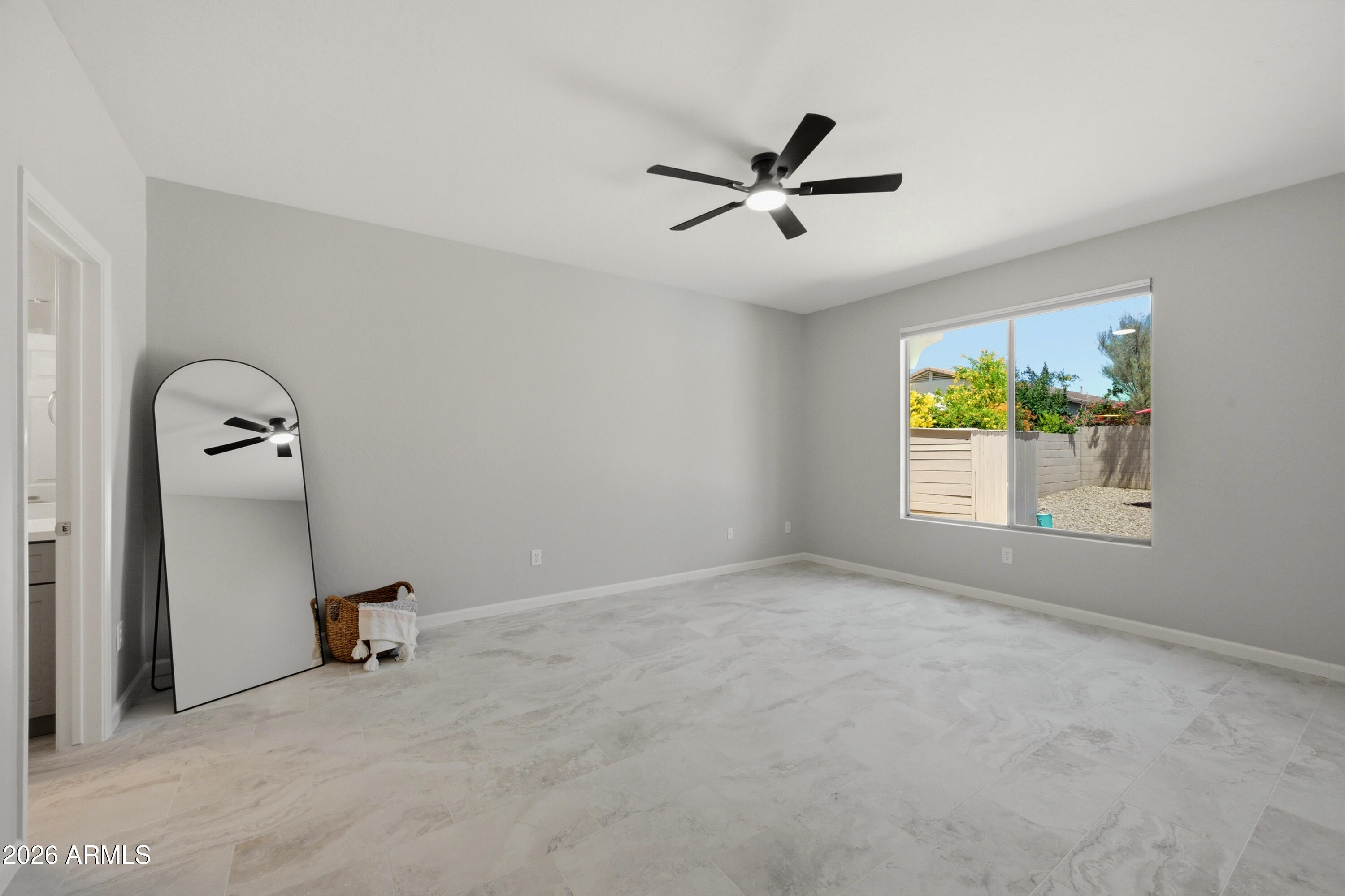 1008 E MOHAWK Drive
