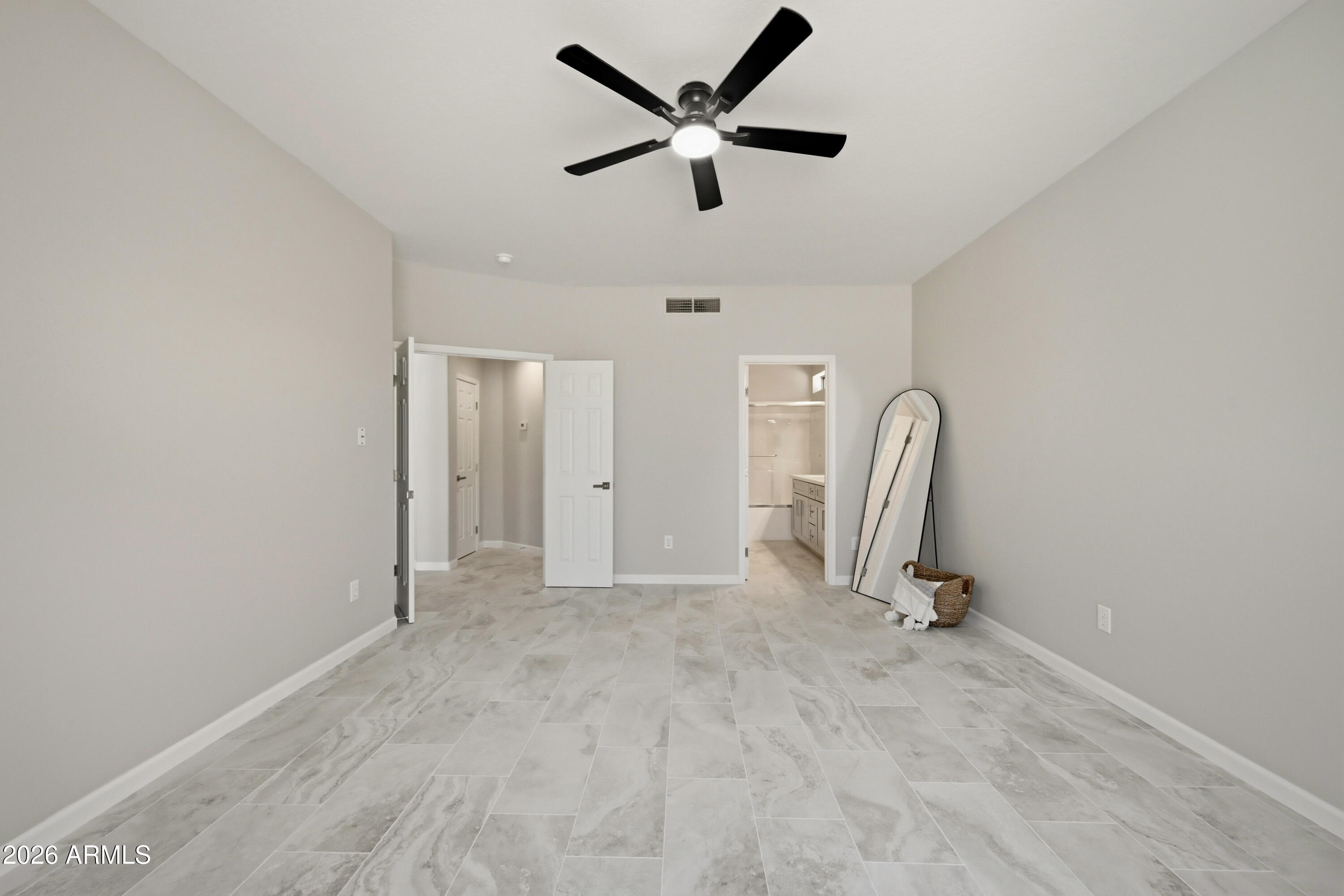 1008 E MOHAWK Drive