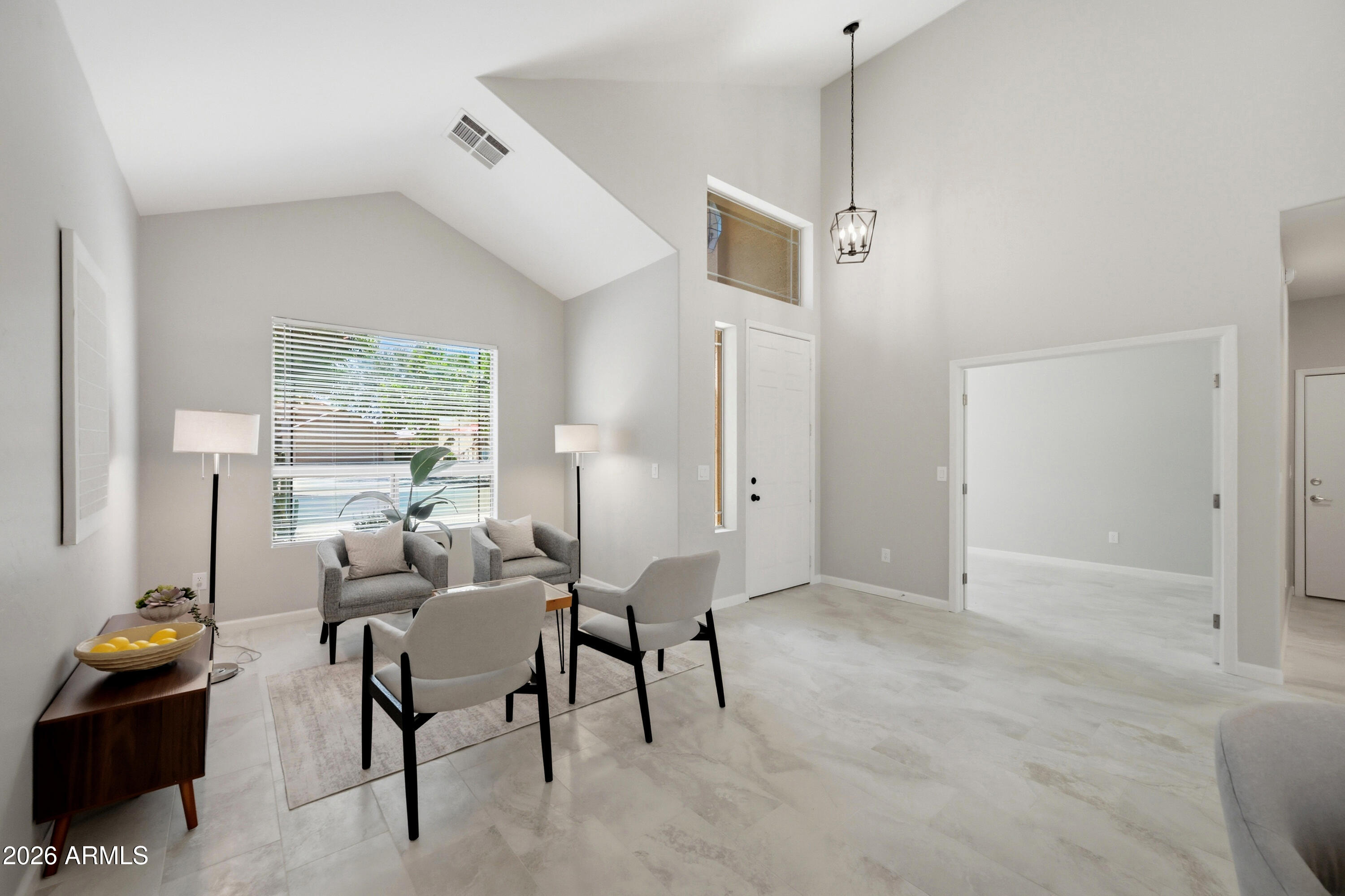 1008 E MOHAWK Drive