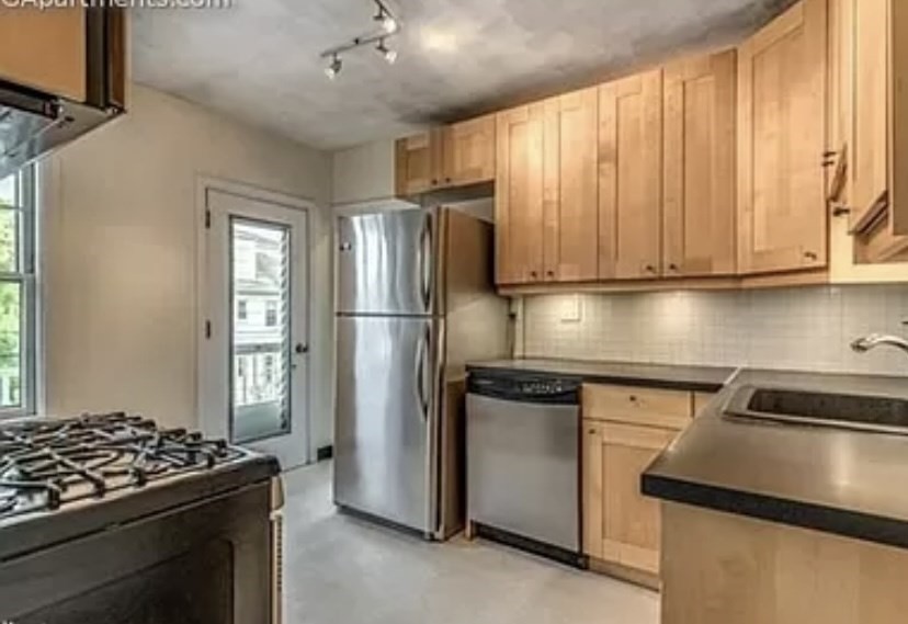 27 Lake St # 2