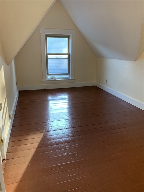 24 Ventura St