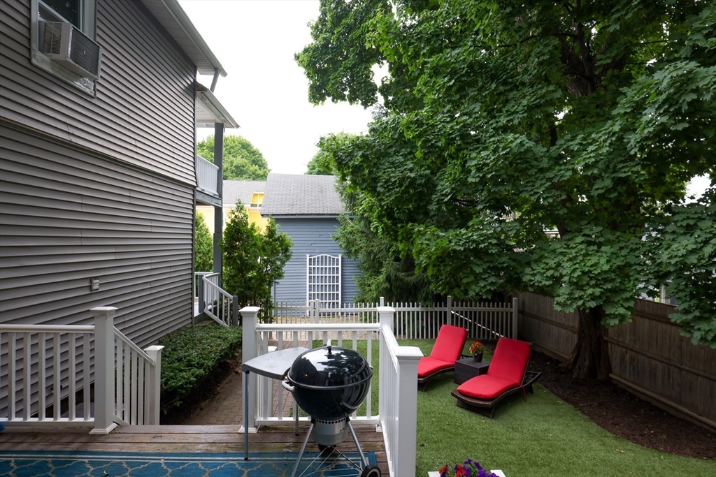 13 Saint James St