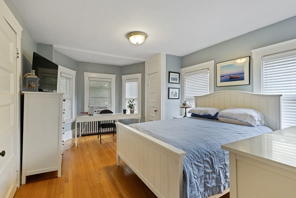13 Saint James St