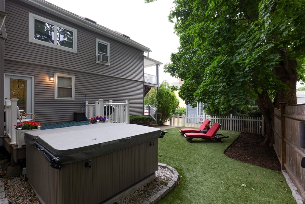 13 Saint James St