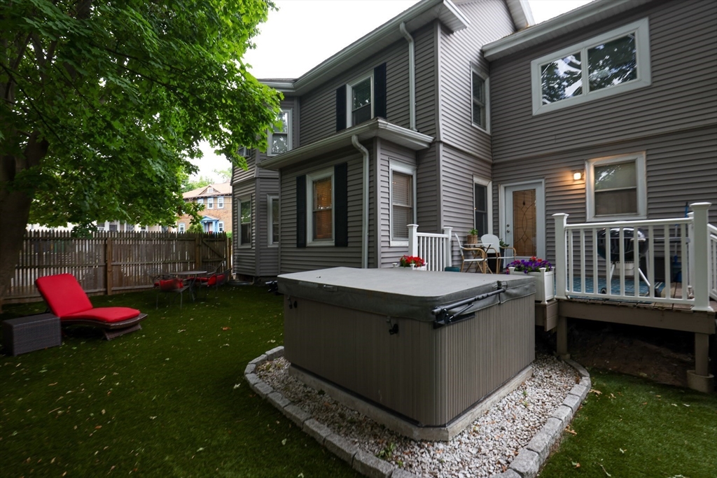 13 Saint James St
