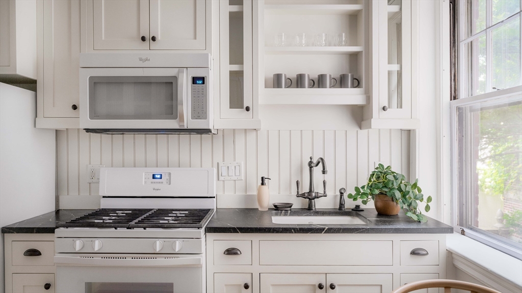1697 Cambridge Street Unit: 6