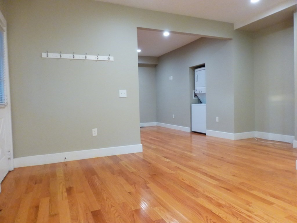 192-196 Willow St, Waltham