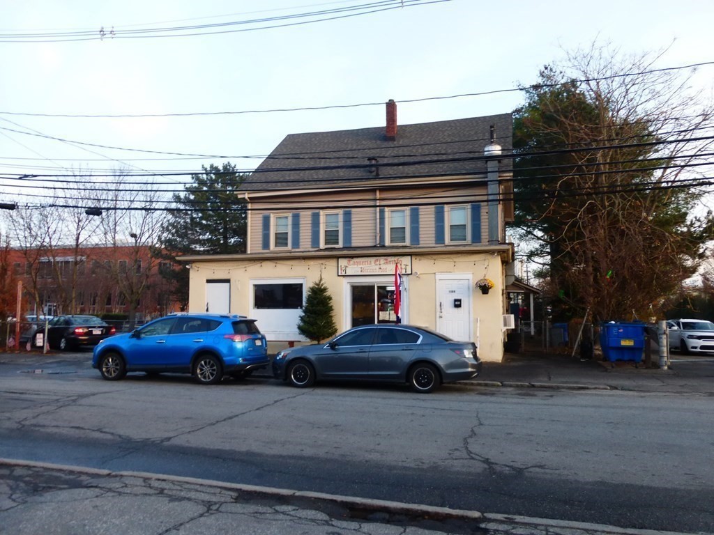 192-196 Willow St, Waltham