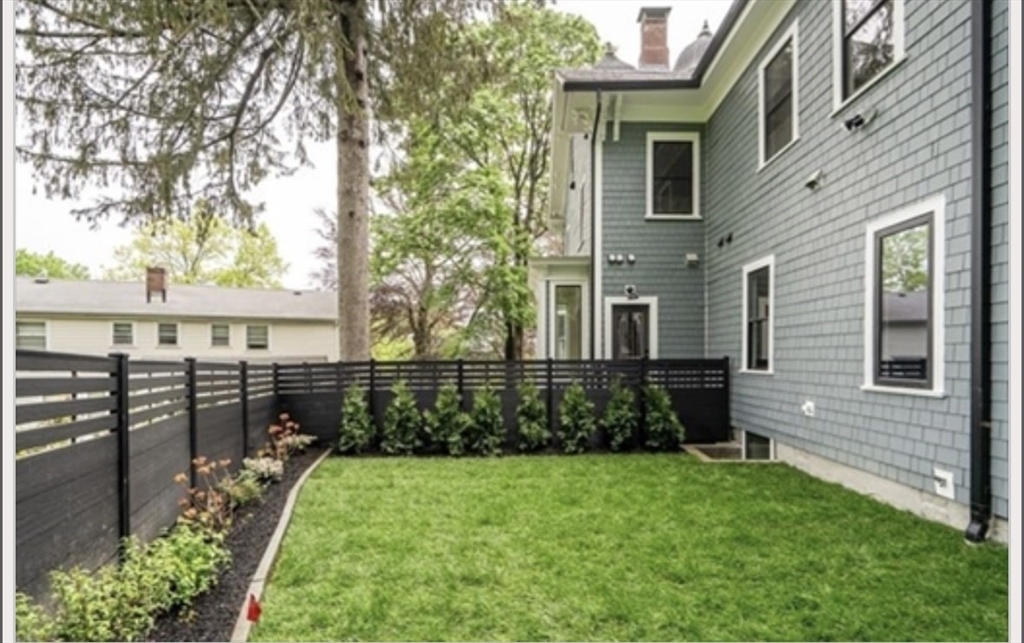 14 Summit St # 14