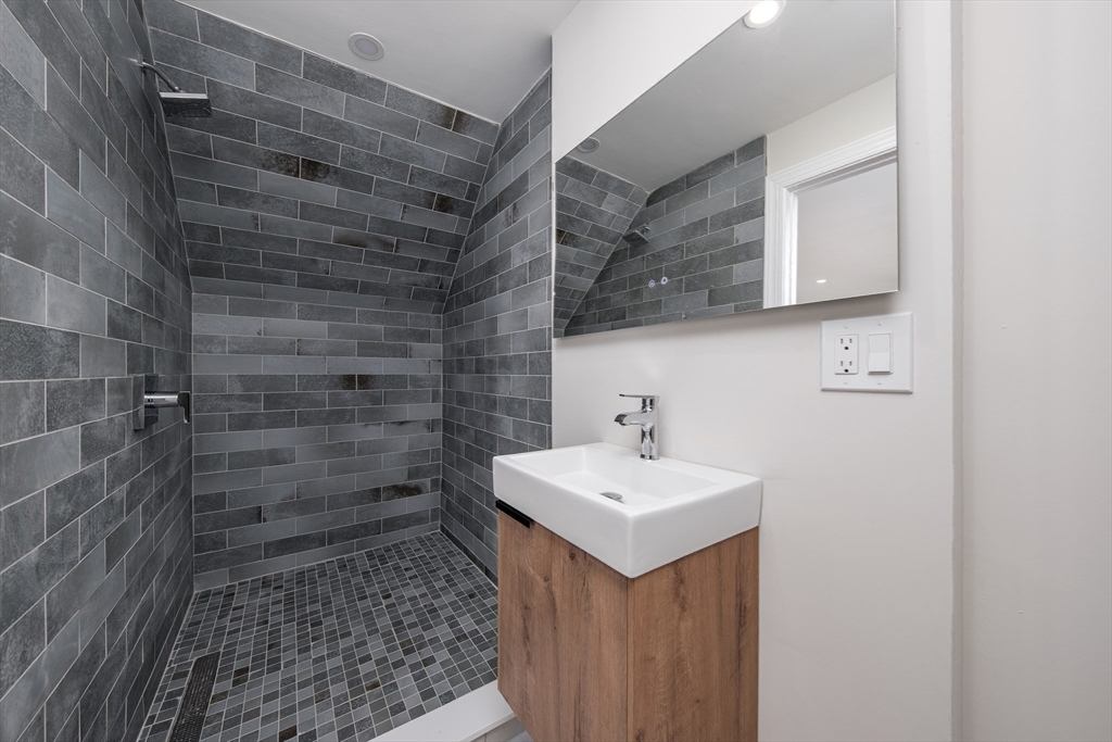 16 Summit St # R Unit: 16-R