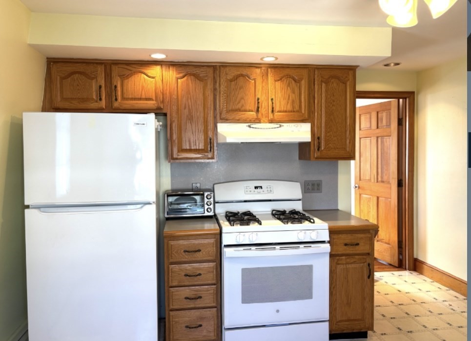 55 Port Norfolk St # 3