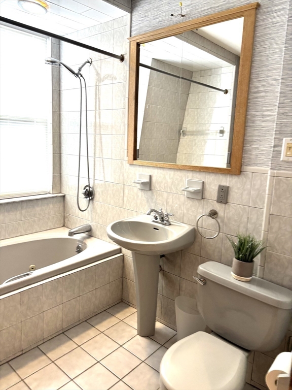 55 Port Norfolk St # 3