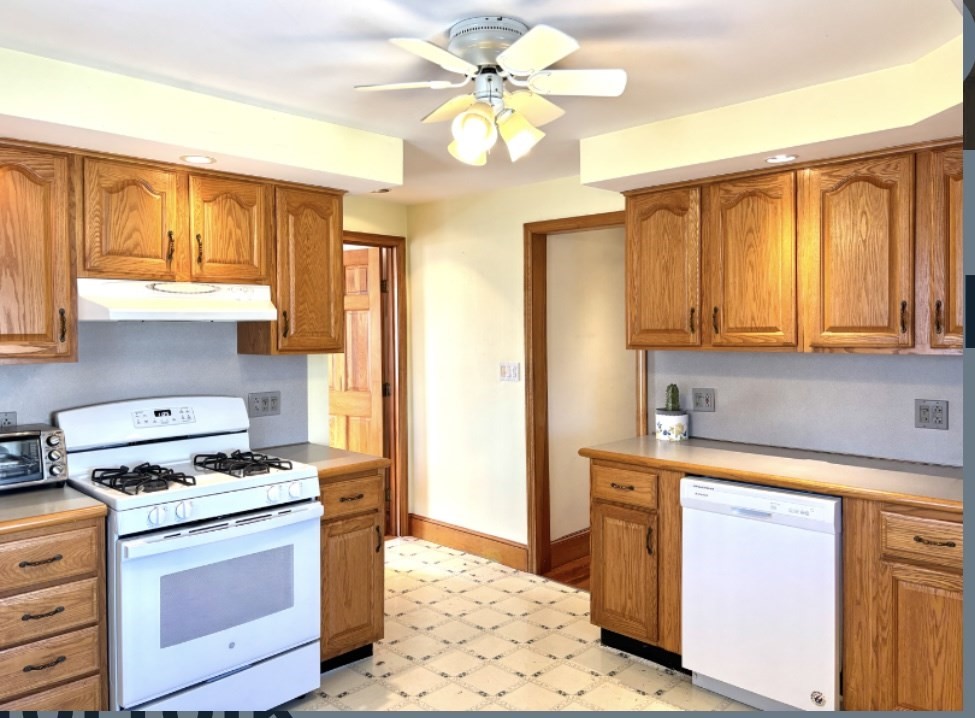 55 Port Norfolk St # 3