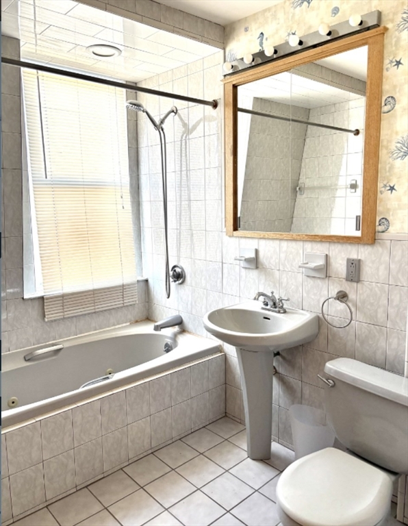 55 Port Norfolk St # 3