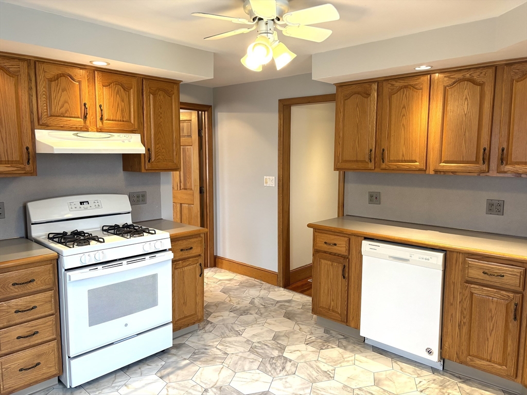 55 Port Norfolk St # 3