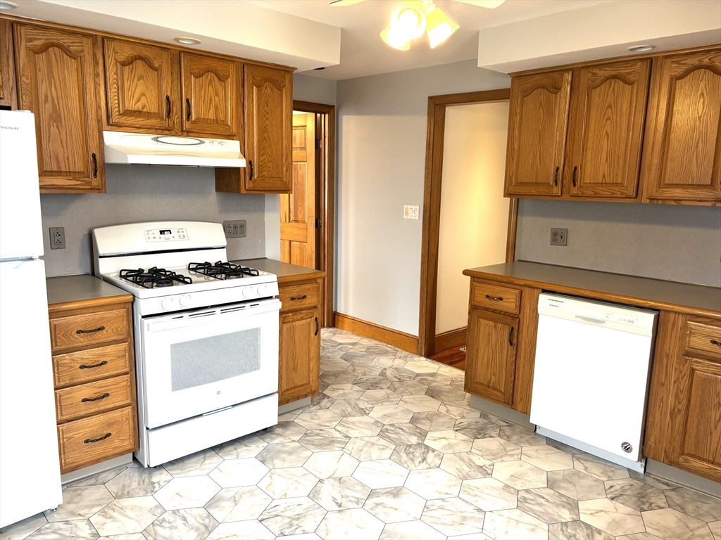 55 Port Norfolk St # 3