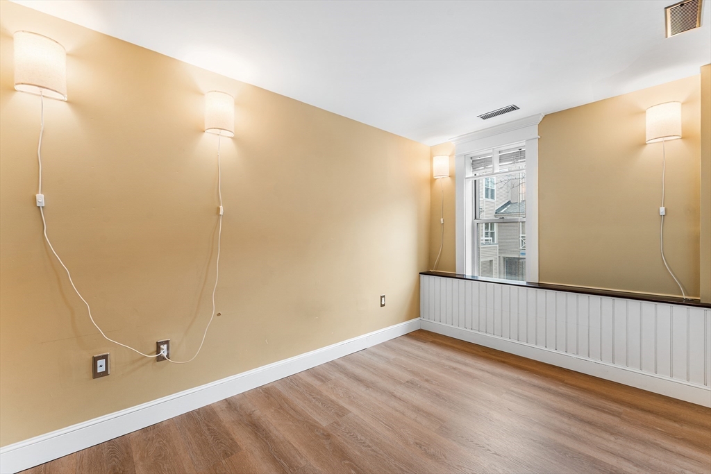 20 Chestnut St # 11