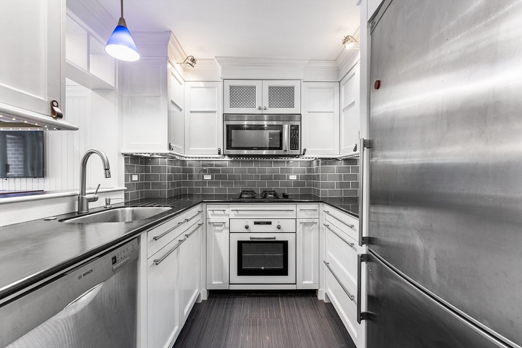 20 Chestnut St # 11