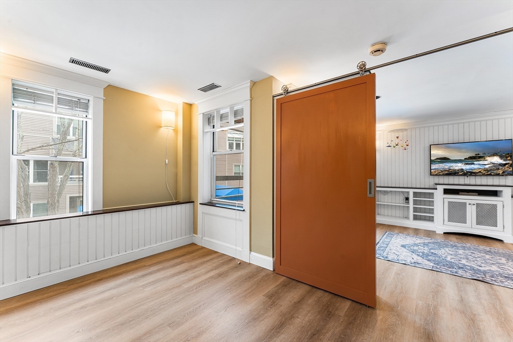 20 Chestnut St # 11