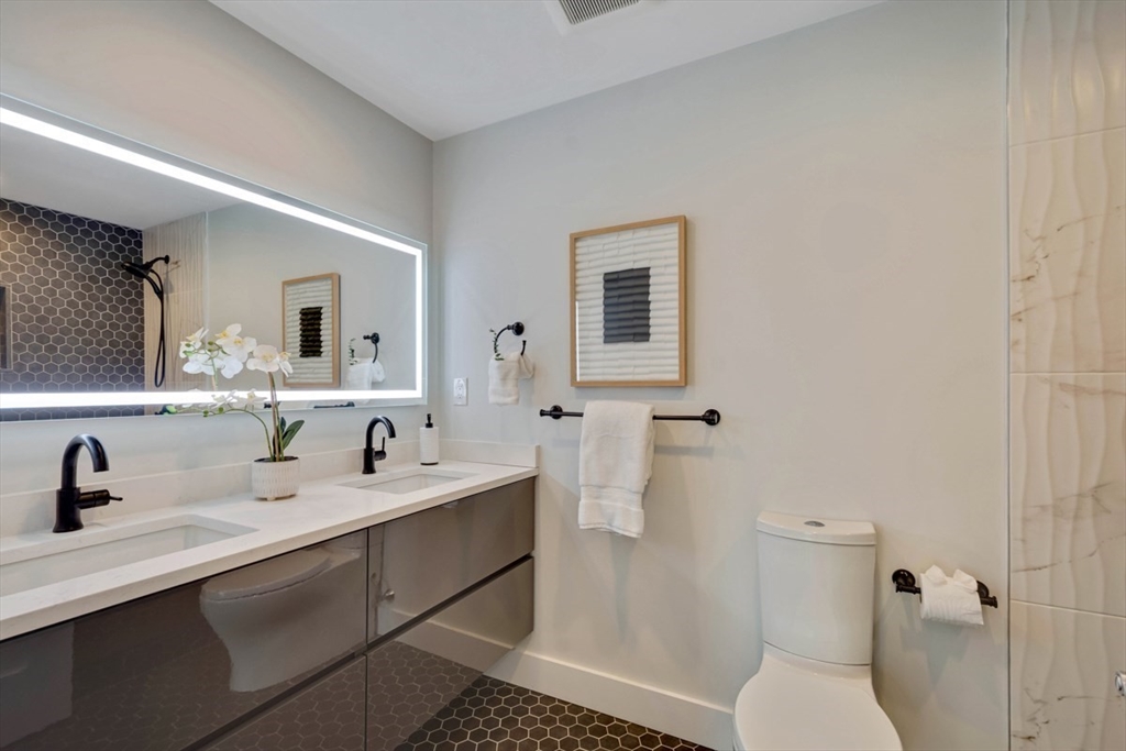 165-167 Bowen Street # 3