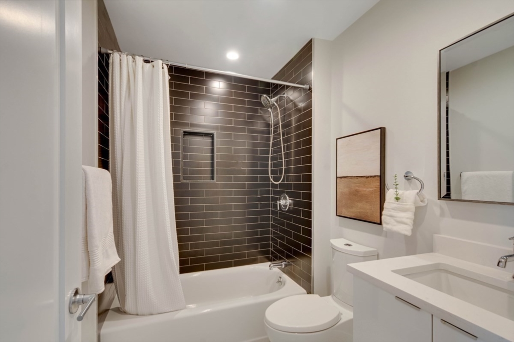 165-167 Bowen Street # 3