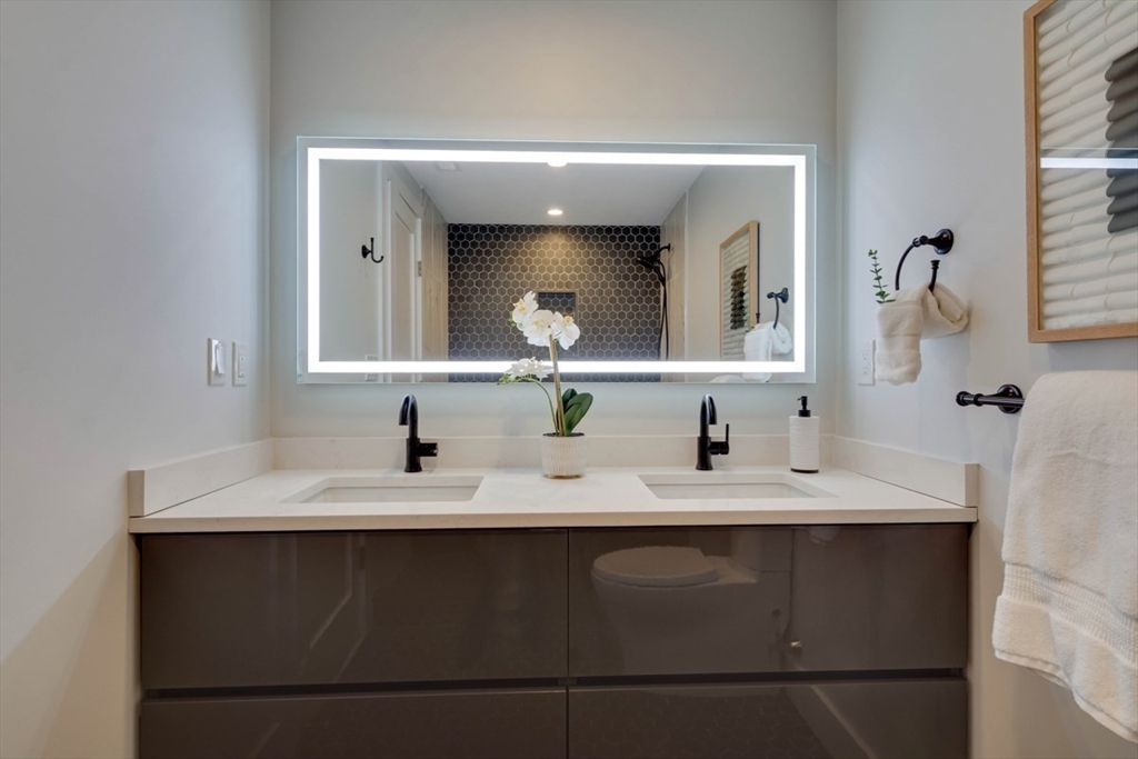 165-167 Bowen Street # 3