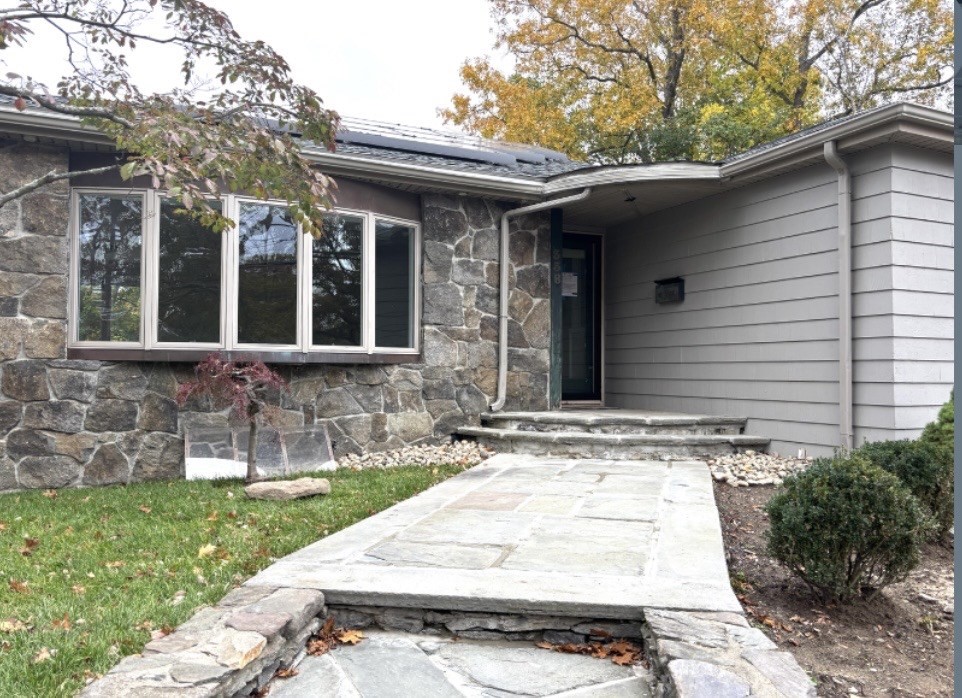 338 Langley Rd