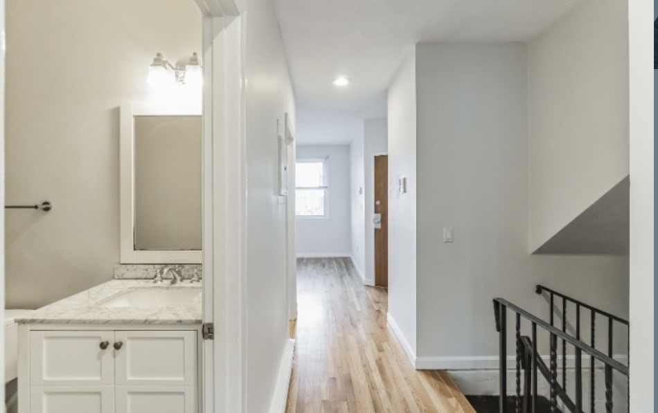 204 H St # 1