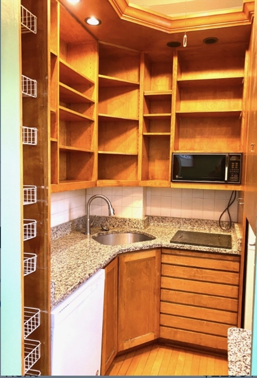 1666 Commonwealth Ave # 1