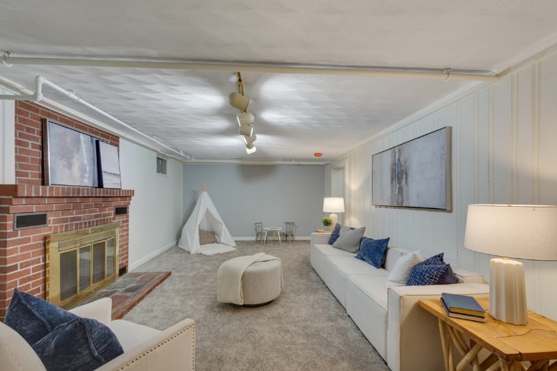 250 Nichols St